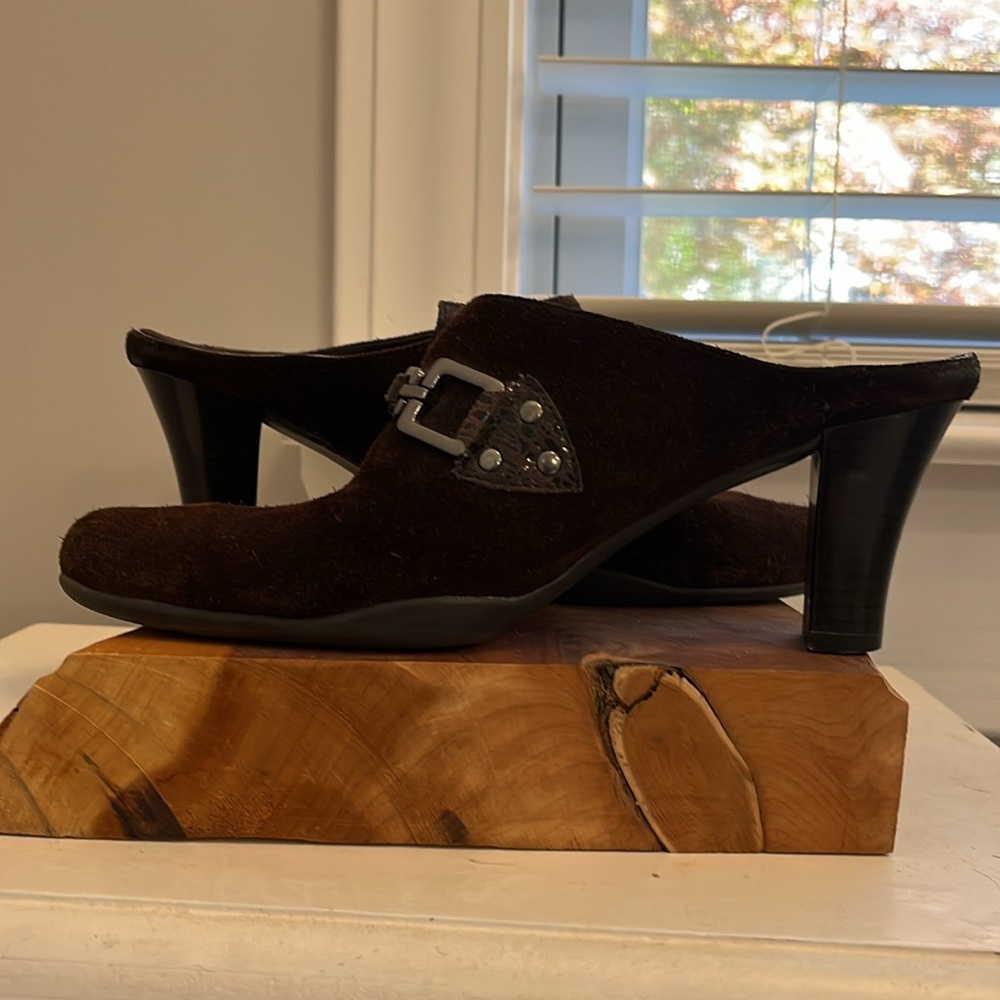 Aerosol mules, brown suede size 7 1/2